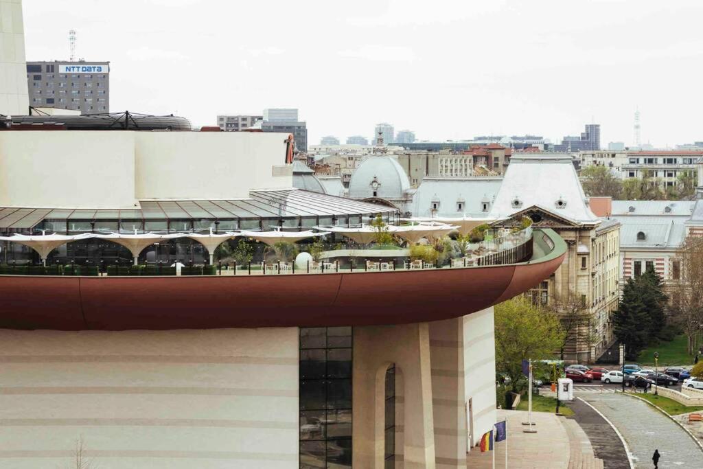 Apartamento Stunning Views 2Br Intercontinental Flat Bucarest Exterior foto