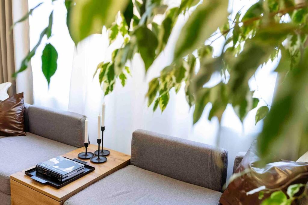 Apartamento Stunning Views 2Br Intercontinental Flat Bucarest Exterior foto