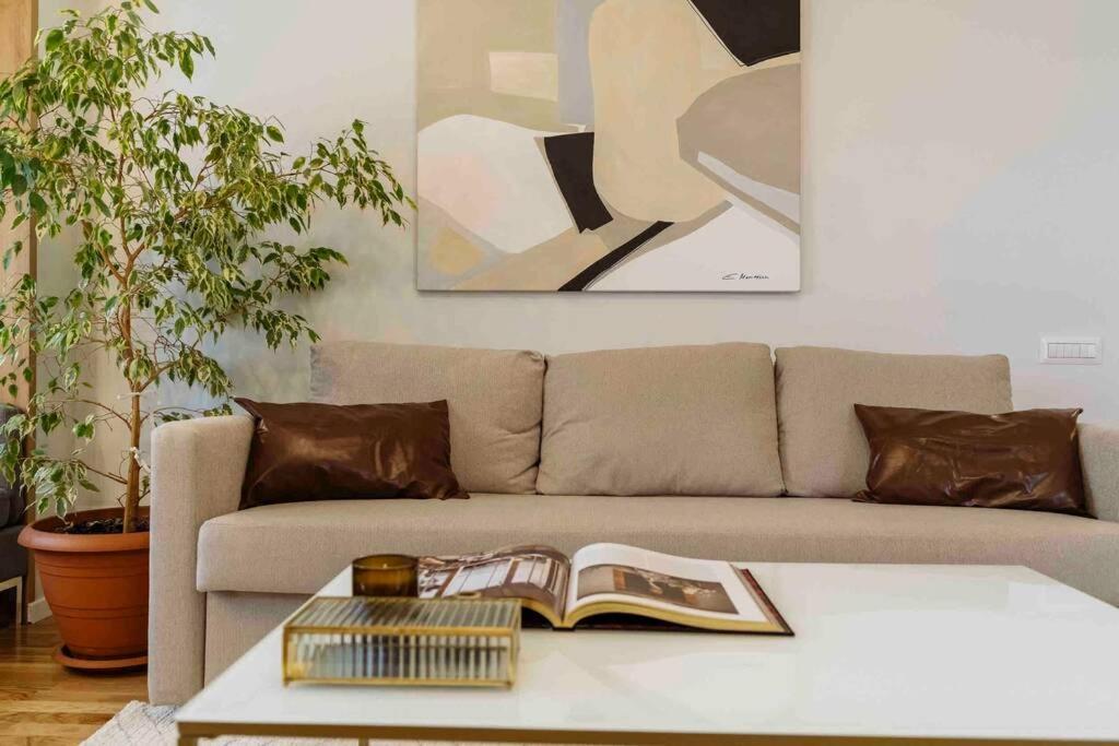 Apartamento Stunning Views 2Br Intercontinental Flat Bucarest Exterior foto