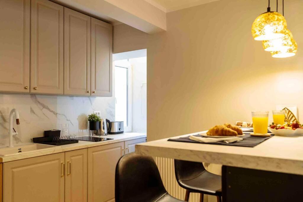 Apartamento Stunning Views 2Br Intercontinental Flat Bucarest Exterior foto
