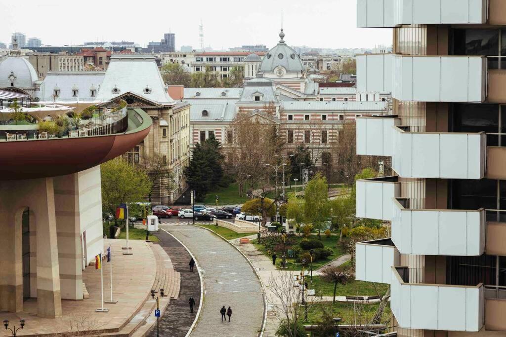 Apartamento Stunning Views 2Br Intercontinental Flat Bucarest Exterior foto