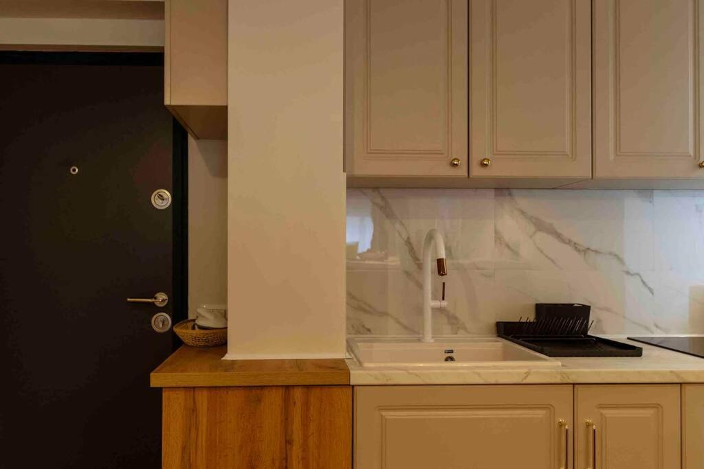 Apartamento Stunning Views 2Br Intercontinental Flat Bucarest Exterior foto