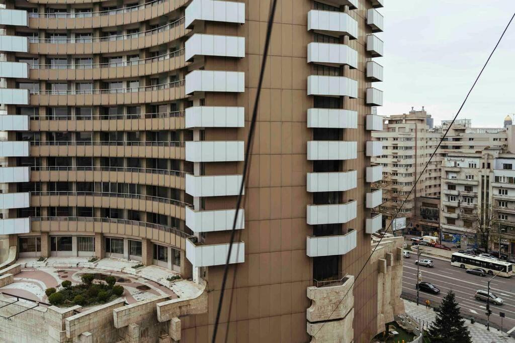 Apartamento Stunning Views 2Br Intercontinental Flat Bucarest Exterior foto