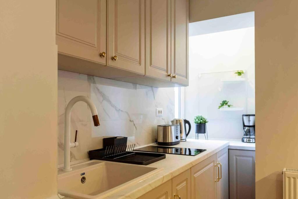 Apartamento Stunning Views 2Br Intercontinental Flat Bucarest Exterior foto