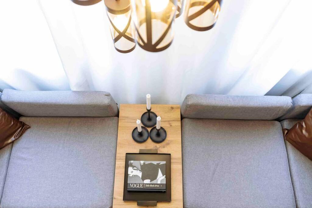 Apartamento Stunning Views 2Br Intercontinental Flat Bucarest Exterior foto