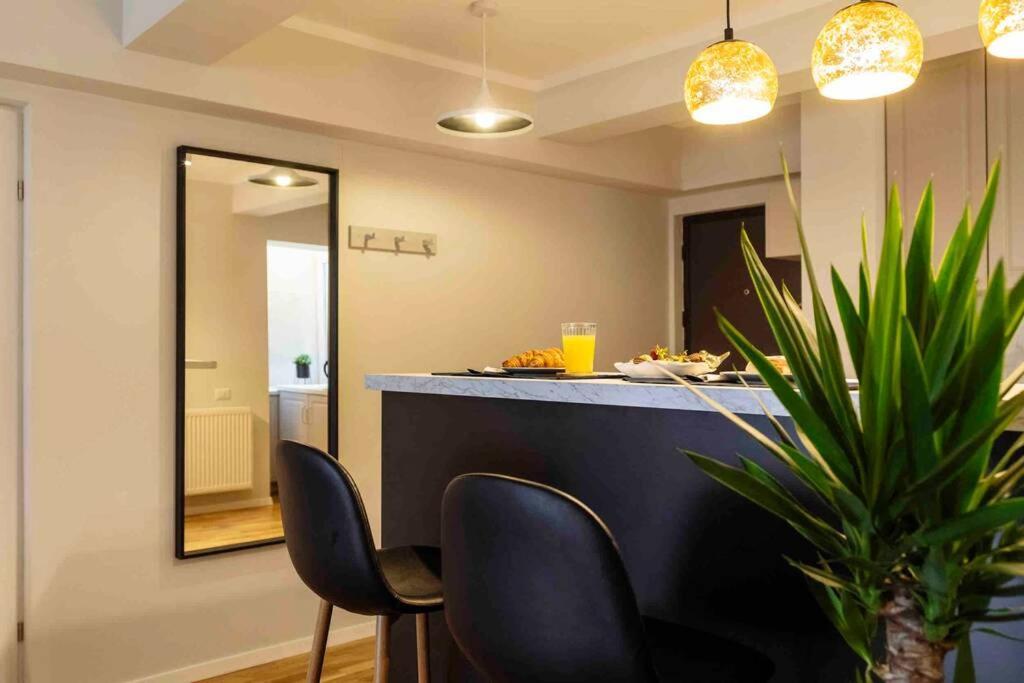 Apartamento Stunning Views 2Br Intercontinental Flat Bucarest Exterior foto